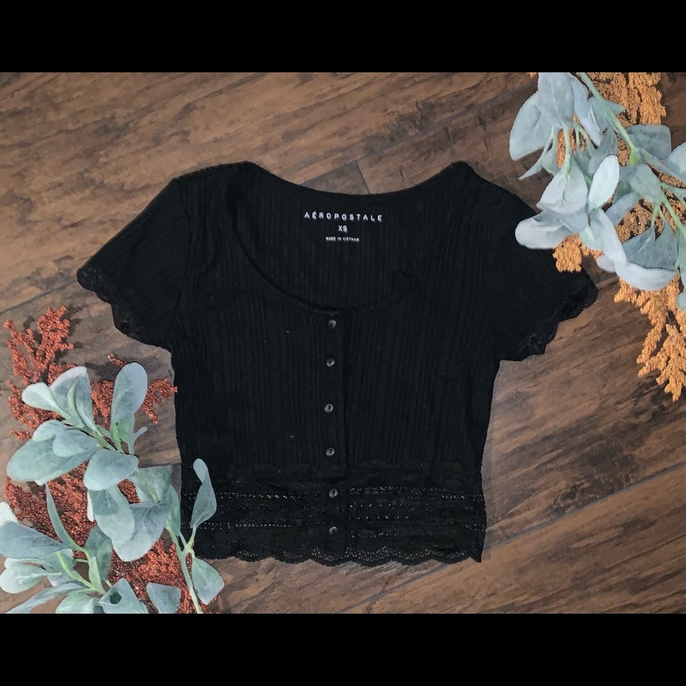 Black Crop-Top